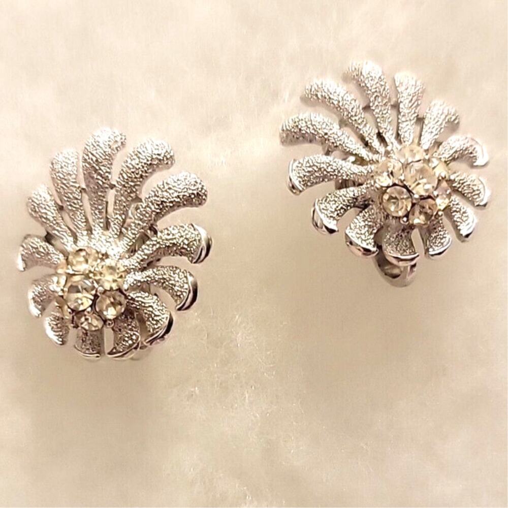 Trifari Silver Tone Clip On Earrings Flower With Clear Stones In The Center